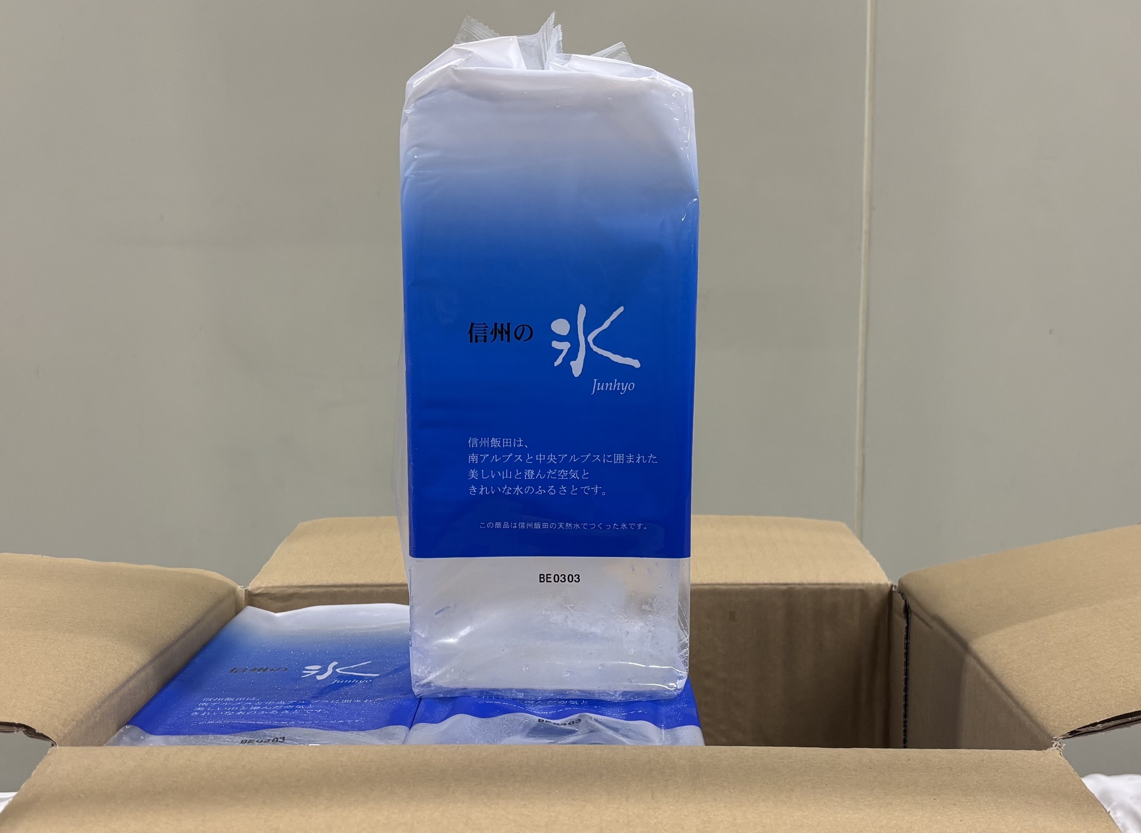 ◆入荷◆かき氷をリーズナブルに・冷やし用にも＜ブロック氷 1貫目タイプ＞